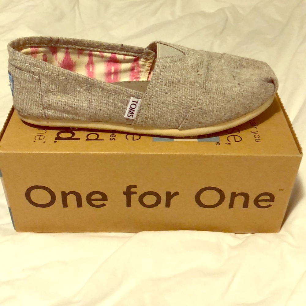 Toms women size 6.5 Classics Earthwise Grey